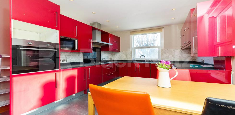 			3 Bedroom, 1 bath, 1 reception Maisonette			 Leasowes Road, Leyton 